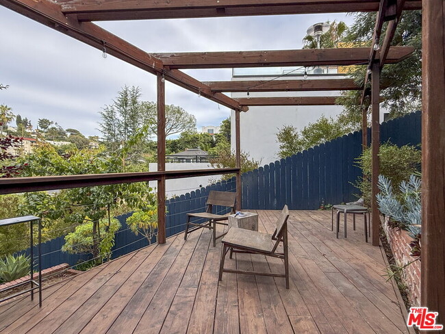 Building Photo - 1401 Dartmouth Dr