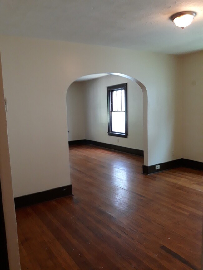 Building Photo - 265 Grand Ave