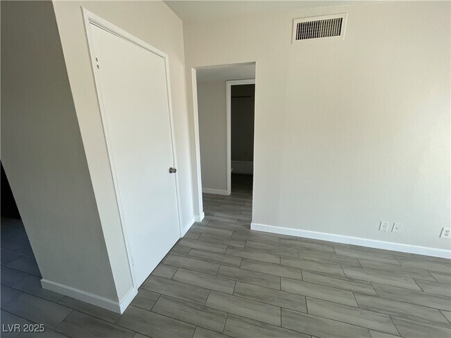 Building Photo - 2107 Statz St