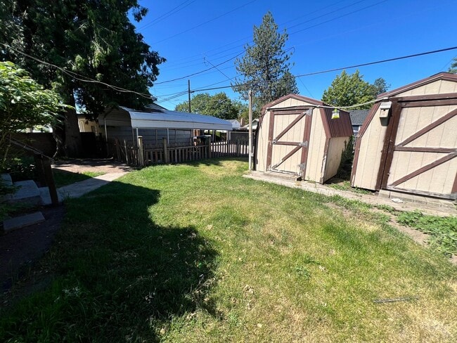 Building Photo - Adorable Shadle Bungalow - 2 Bed, 1 Bath +...