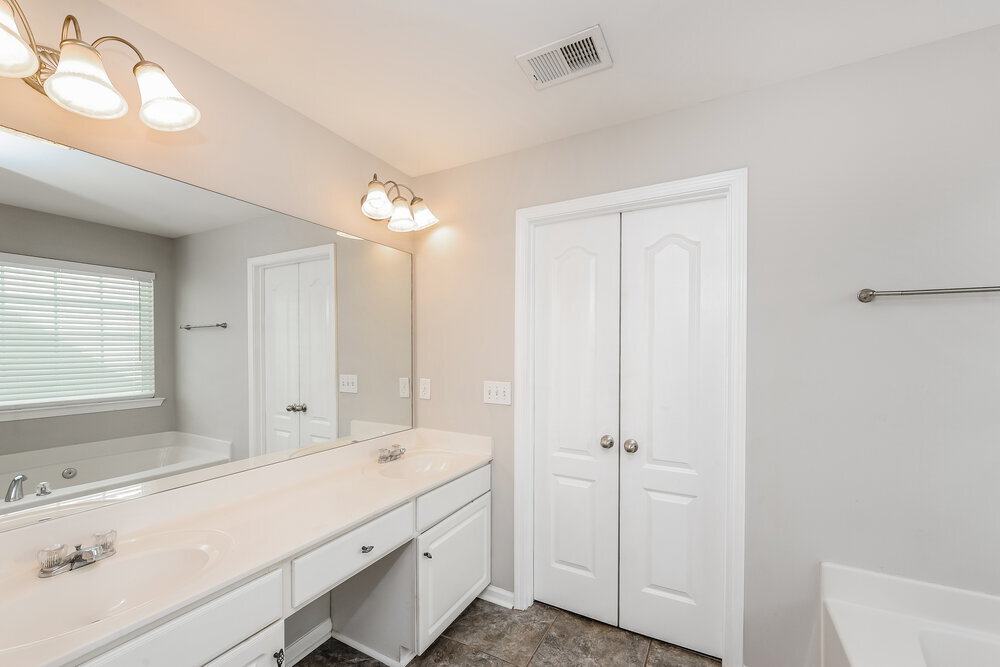 Building Photo - 840 Topaz Valley