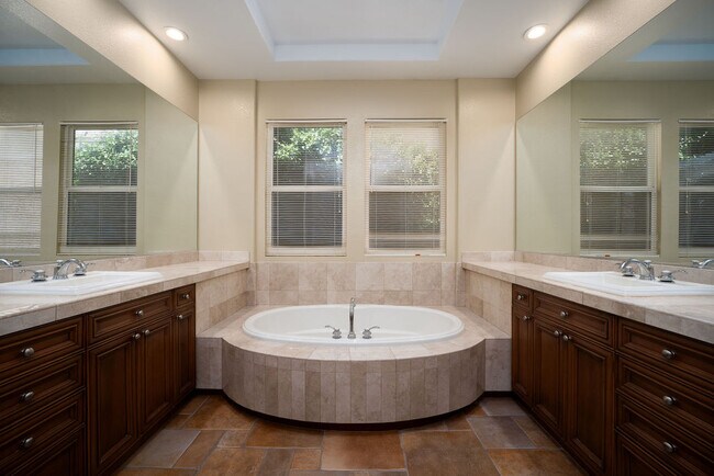 Large double vanity with spa tub and separate walk-in shower in the primary bath - 2850 Bronzino Ct