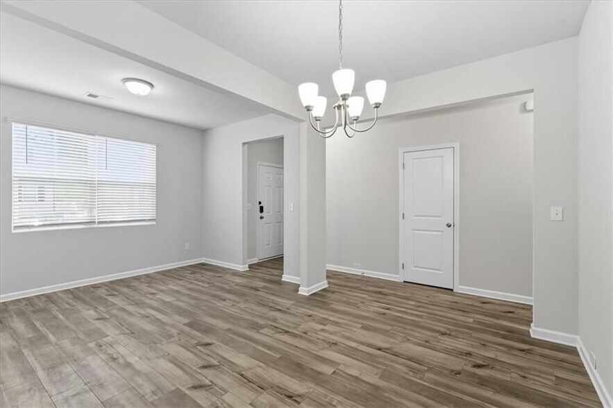 Building Photo - 2832 Saratoga Lake View