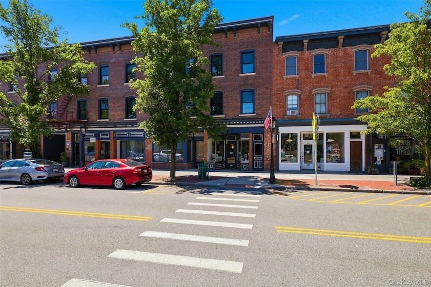 Building Photo - 201 Main St