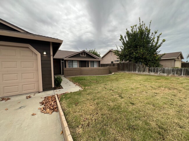 Building Photo - 4-bedroom single story home in Turlock!