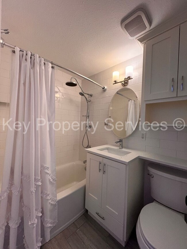 Building Photo - Beautifully Remodeled Gresham Ranch