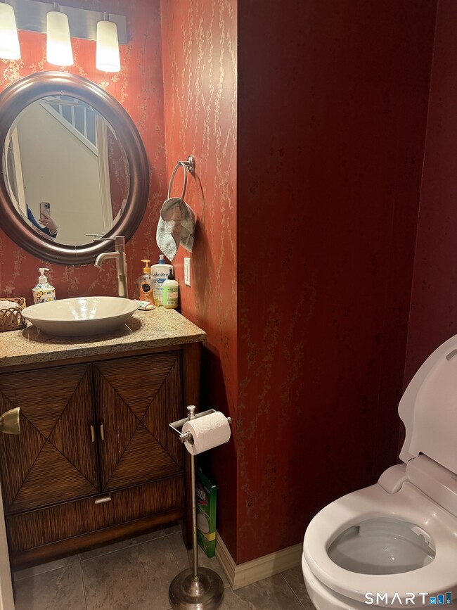 Building Photo - 8 Crossroads Ln