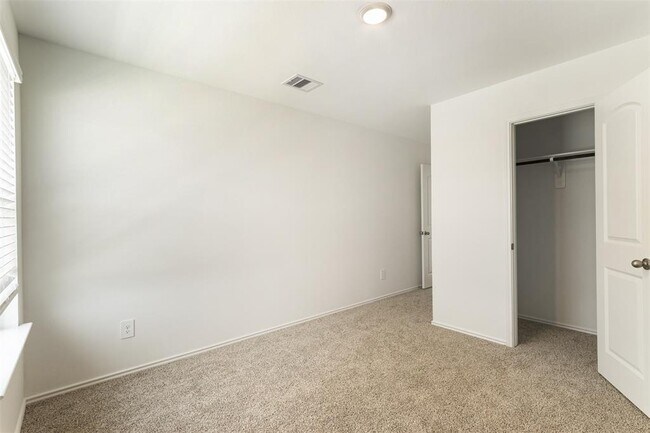 Building Photo - 5602 Sycamore Glen Dr