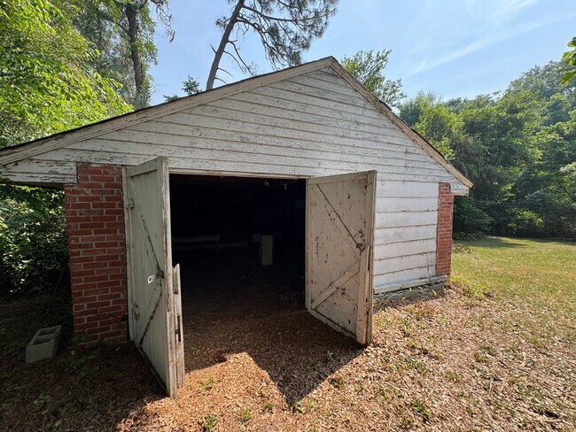Building Photo - North Augusta Ranch with Tons of Natural Lighting!