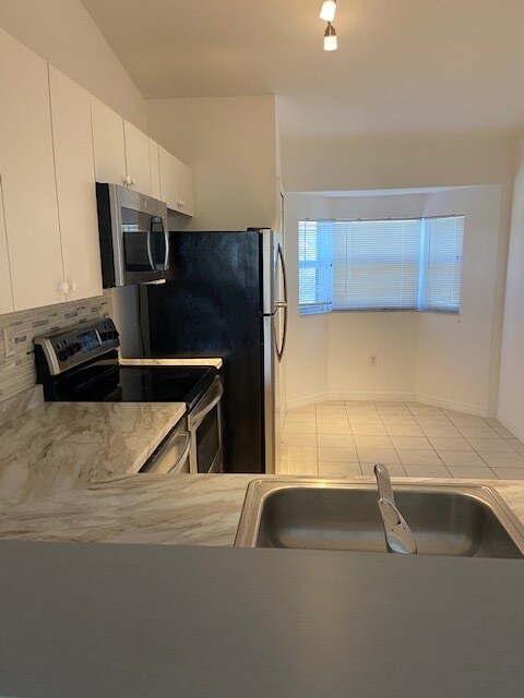 Building Photo - 2721 SE 12th Plz