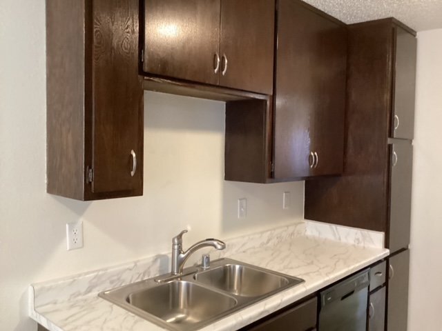 Building Photo - "Charming 1-Bedroom Retreat with 800 Sq Ft of Comfort in Lancaster!"