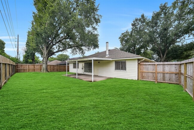 Building Photo - 13618 Piney Oaks Dr