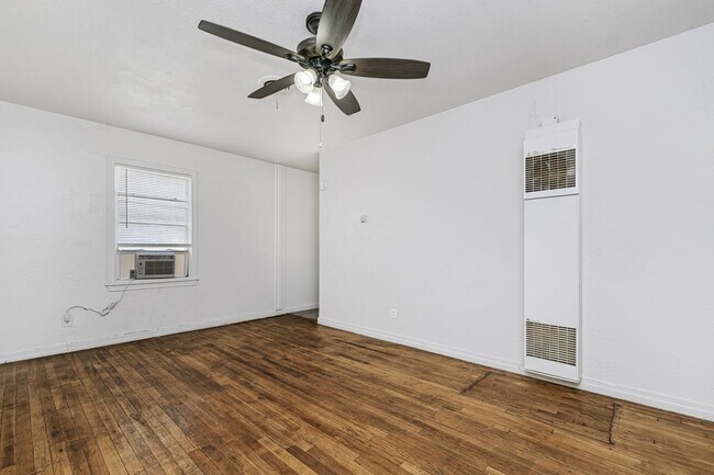 Building Photo - 1402 Dunaway St