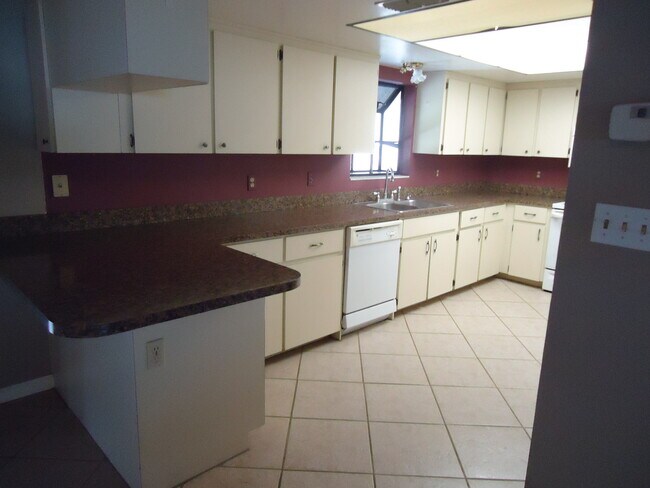Building Photo - 1440 Vista Pl