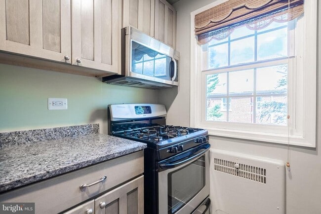 Building Photo - 4374 N Pershing Dr
