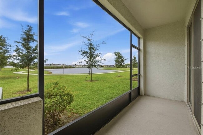 Building Photo - 724 Royal Empress Dr