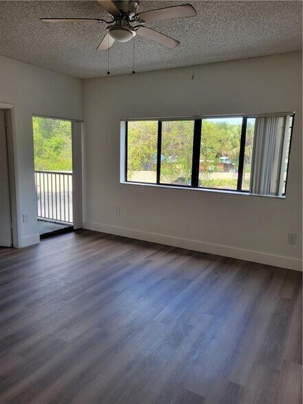 Building Photo - 2550 SW 18th Ter