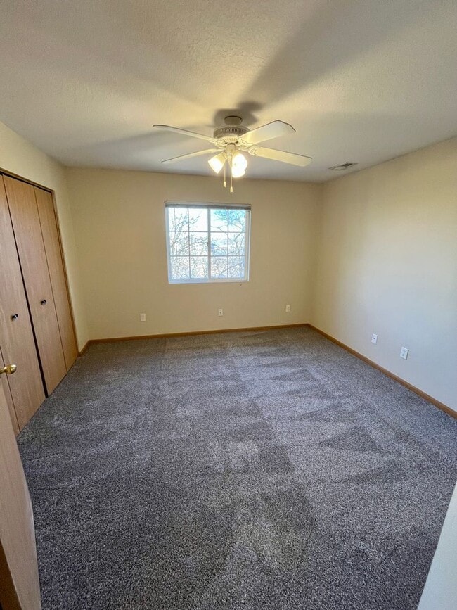 Building Photo - Condo For Rent!