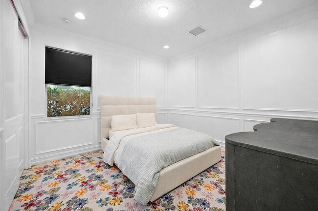 Building Photo - 279 Carina Dr