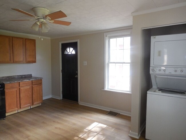 Building Photo - Two Bedroom Totally Rehabbed Home in Downt...