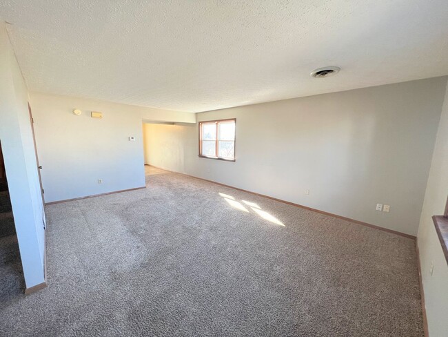 Building Photo - 110 Country Villa Ln