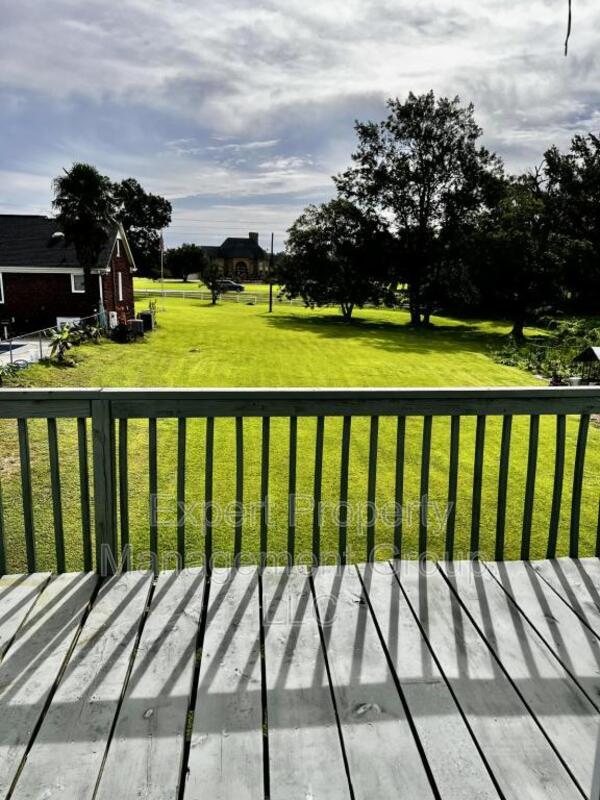 Building Photo - 103 Winterlochen Dr