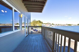 Building Photo - 244 Bowne St