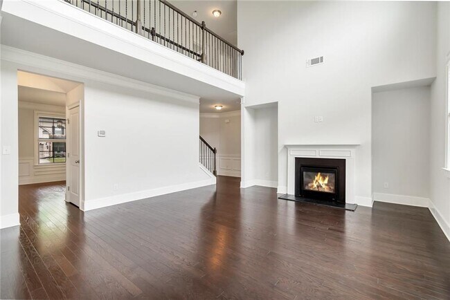 Building Photo - 5210 Mirror Lake Dr