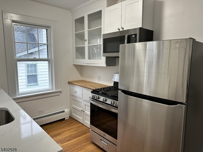 Building Photo - 28 Fuller Ave