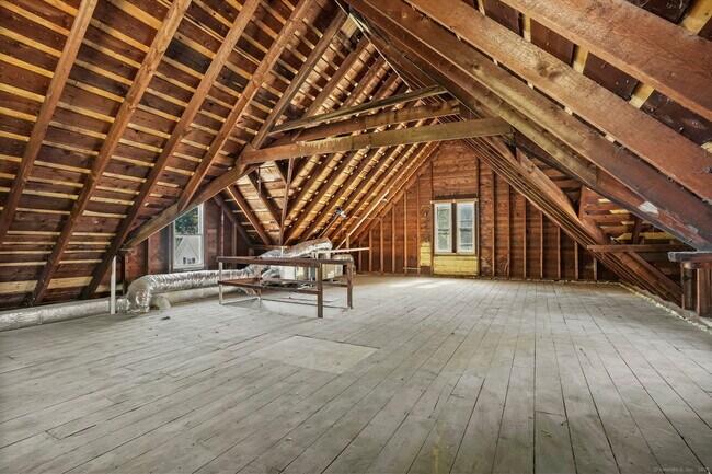 Building Photo - 10 Perry Hill Rd