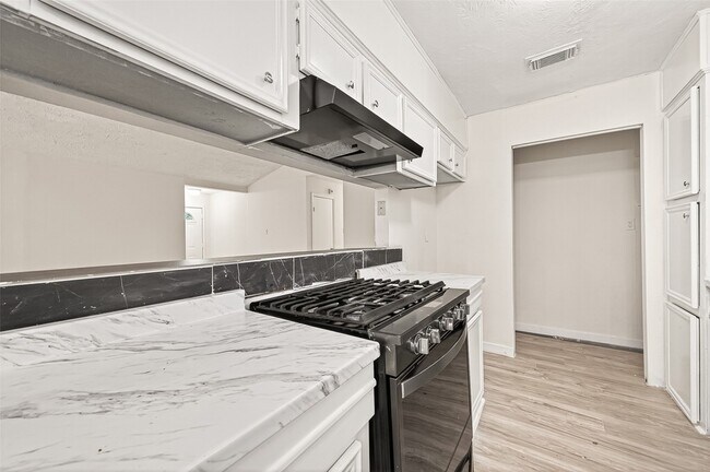 Building Photo - 4123 Cedar Gardens Dr