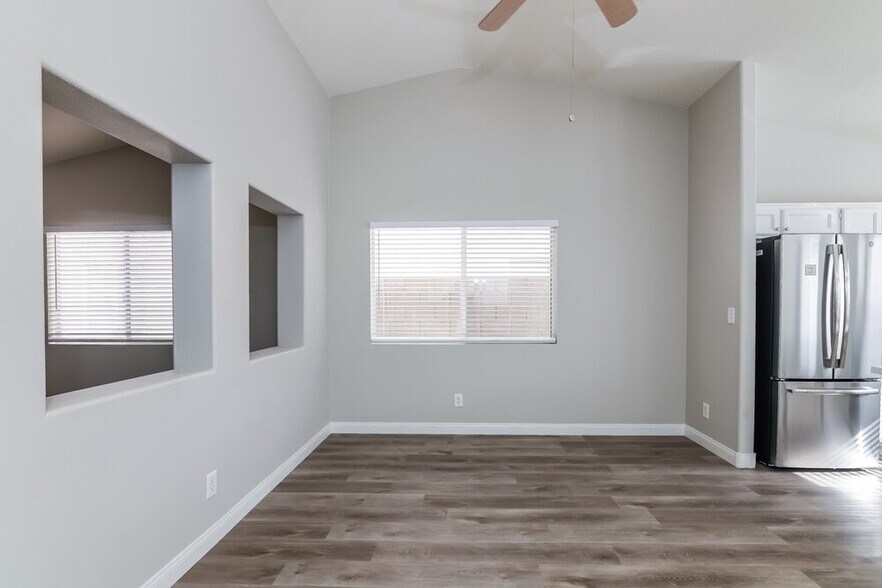 Building Photo - 2037 Madica Ave