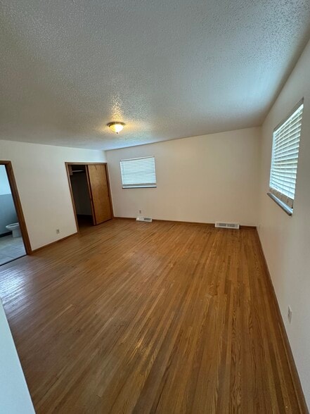 Building Photo - 204 Crescent Rd