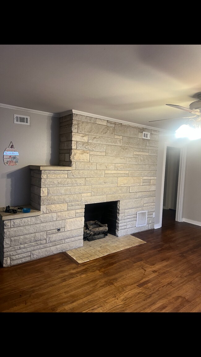 Building Photo - 903 Kenwood Ln