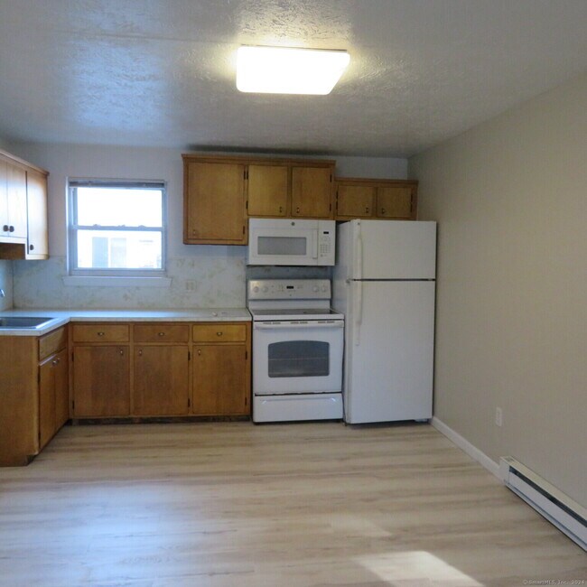 Building Photo - 152 Surrey Dr