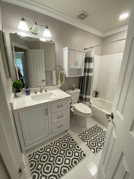 Guest bathroom - 2348 Huntington Station Ct