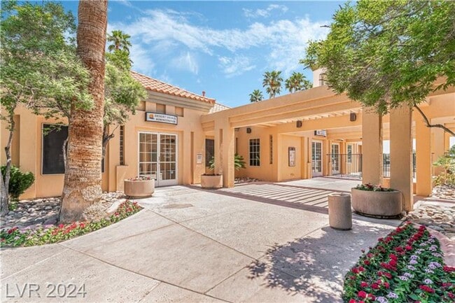 Building Photo - Beautiful South Shores Gated Community. 1st Floor unit. 2 beds. 2 baths.