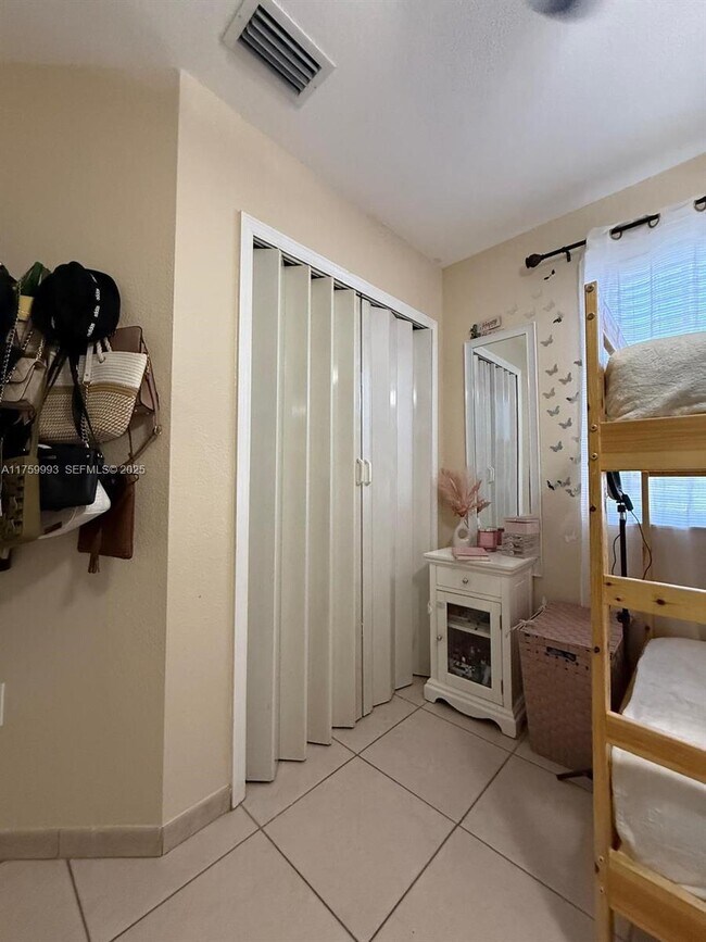 Building Photo - 9315 NW 114th Ln