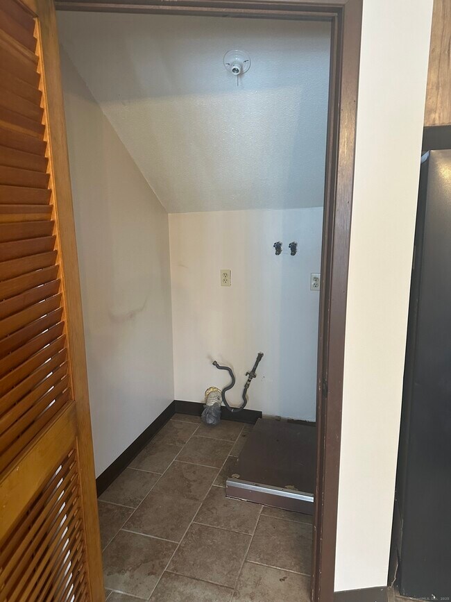 Building Photo - 94 Thompson St