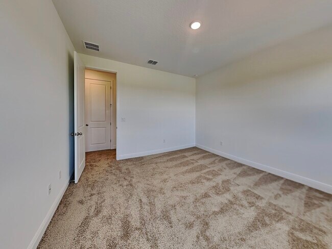 Building Photo - 15709 Vetta Dr