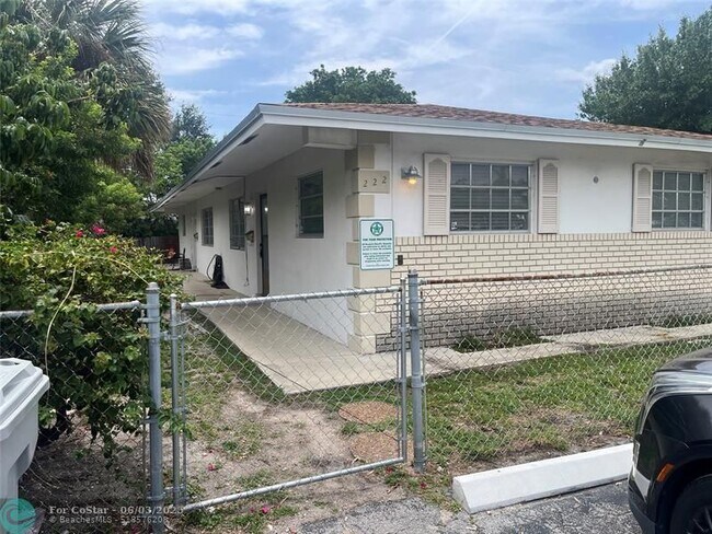 Building Photo - 222 NE 23rd Ave