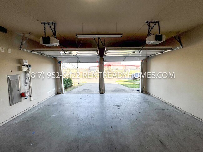 Building Photo - 2221 Overton Dr