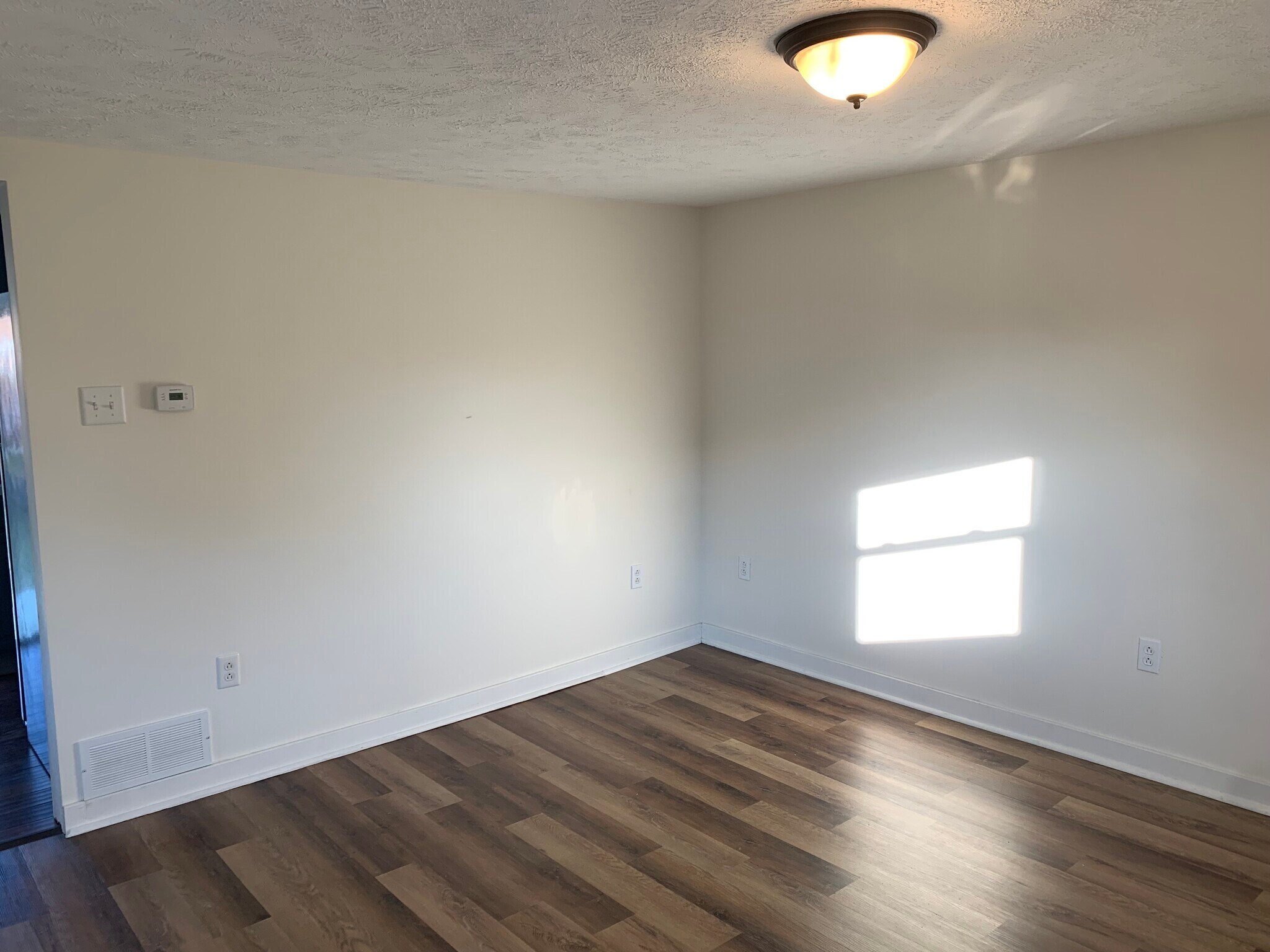 Building Photo - 346 Tyler Ave