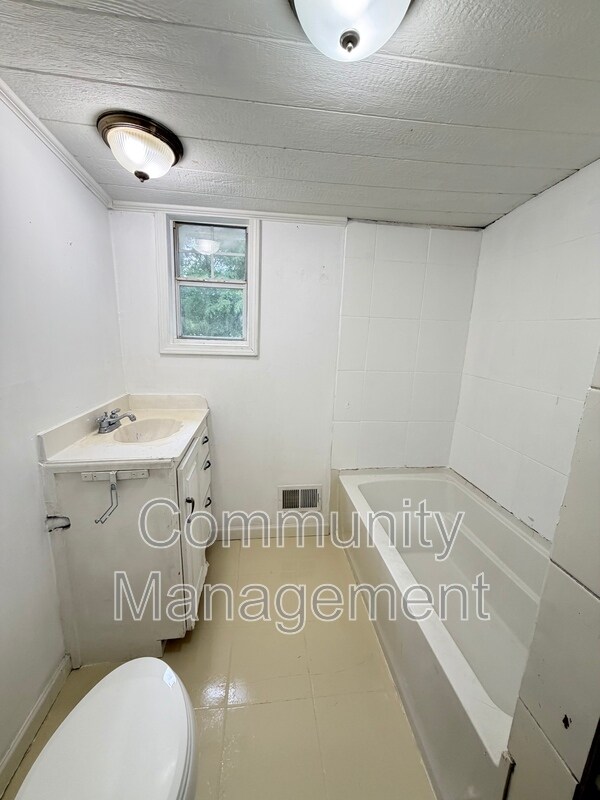 Building Photo - 18819 Greenwell Springs Rd