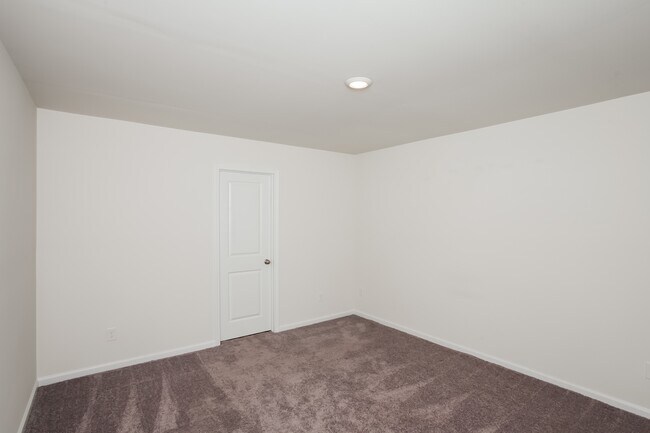 Building Photo - 1307 Lakeshore Dr