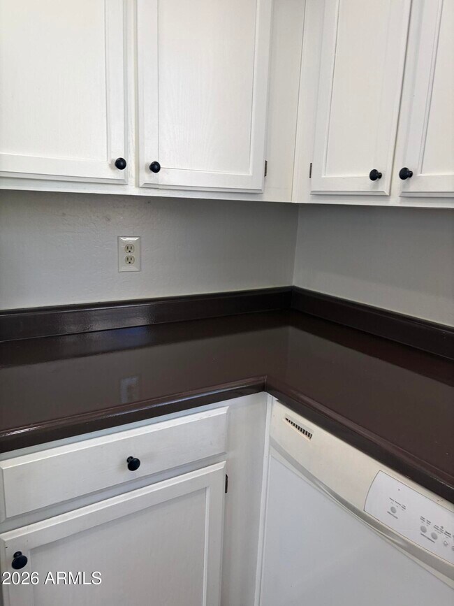 Building Photo - 930 N Mesa Dr