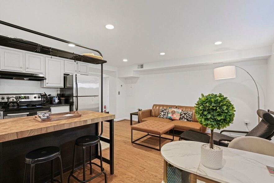 Building Photo - 1321 Fairmont St NW