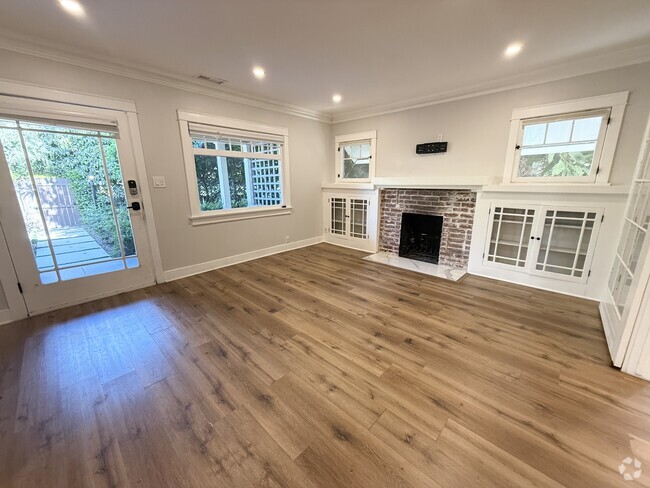Building Photo - 901 N Orange Grove Ave