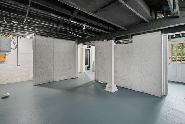 Building Photo - 5034 Ampere St