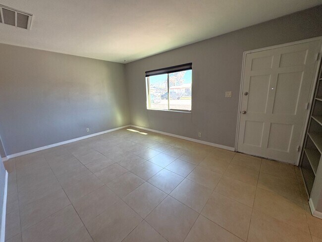 Building Photo - Central Tucson, close to University of Arizona and more!!!